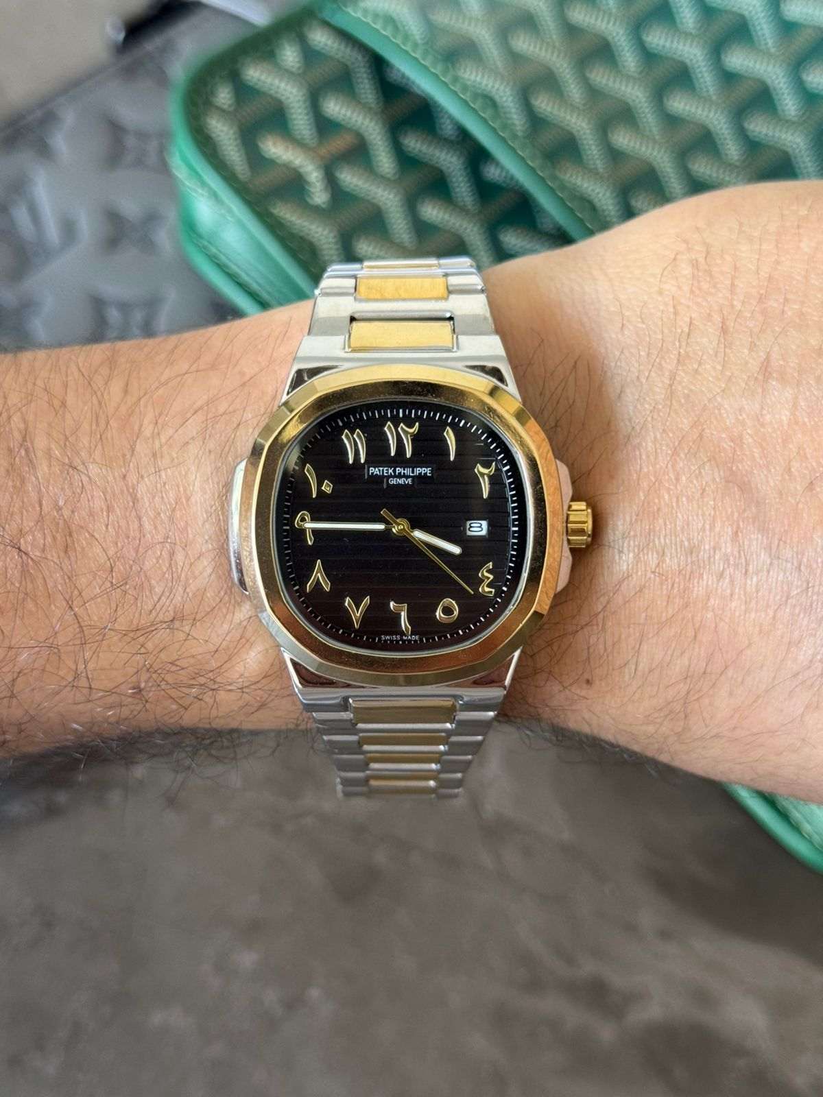 Patek Arabe Bicolor Dorado Tablero Negro